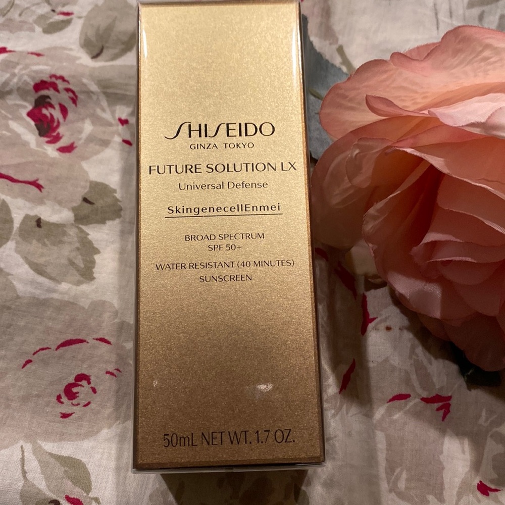 COPY - Shiseido Future Solution LX
Universal Defense Broad Spectrum SPF 50+ Sun…
